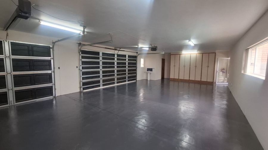 4 Bedroom Property for Sale in Menkenkop Western Cape